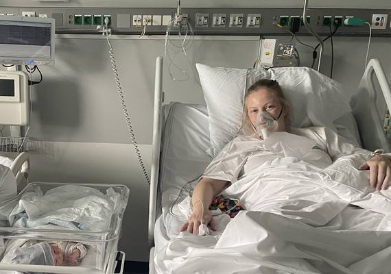 Nina (33): “Het moederschap op deze manier beginnen, wens je niemand”