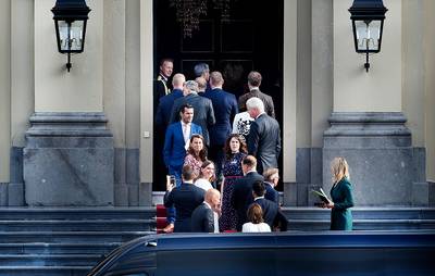 Charmeoffensief Oranjes: Tweede Kamer ontvangen op paleis