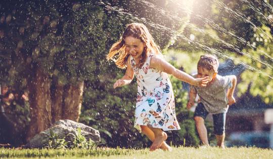 ‘Van familiefeest tot sportevent’: gezondheidsdiensten waarschuwen voor risico’s door hitte op evenementen dit weekend