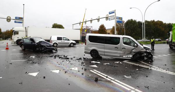 Personeel gewond bij ongeval, Eetcafé Hawaii van Tom Kooistra in Zwolle gesloten.