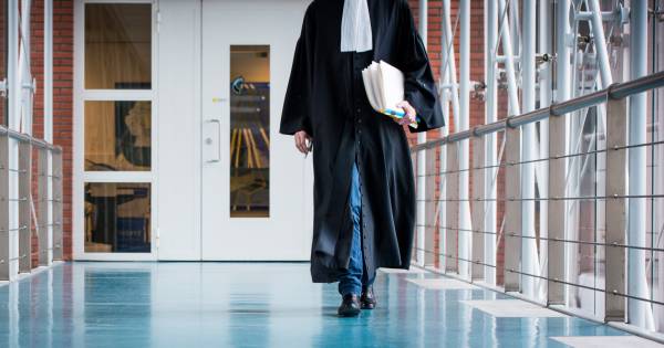 Penningmeester verduisterde 1,9 miljoen kerkgeld: 3 jaar cel | Binnenland - AD.nl