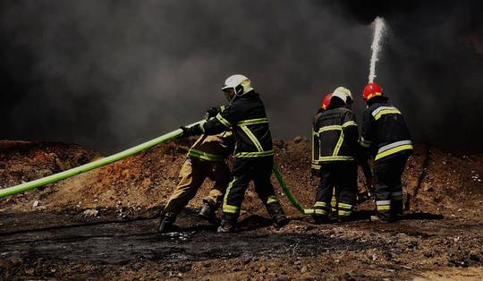 Opnieuw verschillende Russische olie-installaties aangevallen • Zelensky waarschuwt voor meerdere golven Russische droneaanvallen op Oekraïne
