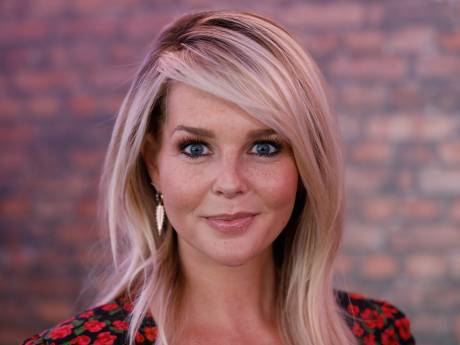 De dochter van Toine van Peperstraten kan gewoon naar school | Expeditie Jansen | AD.nl