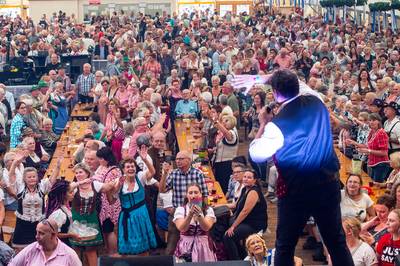 Extreem druk bij Rimpelpop: baldadige oudjes forceren deur