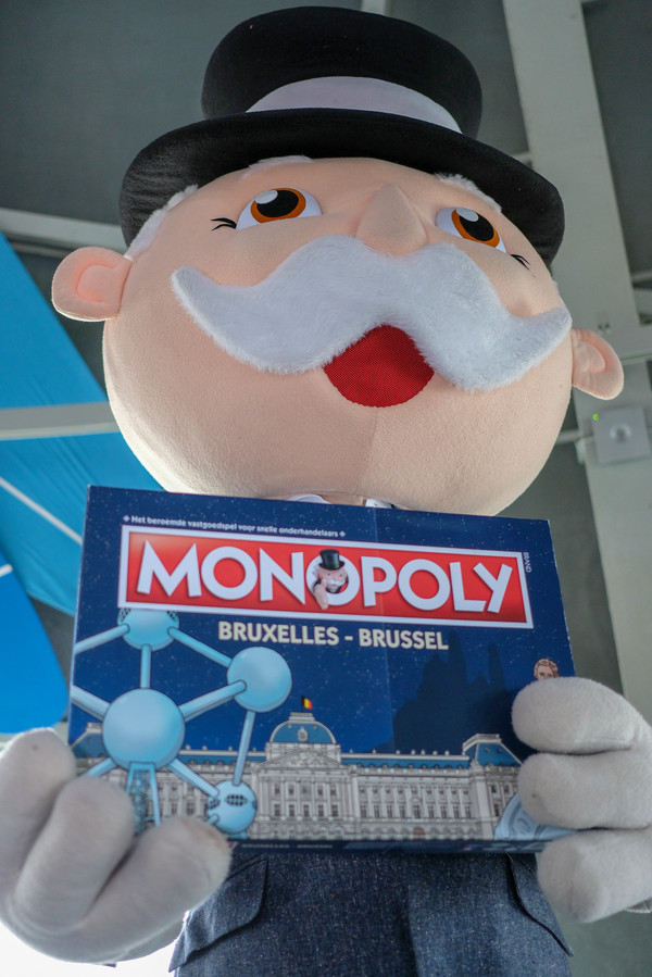 Koop Eens Atomium Of Manneken Pis Ook Brussel Krijgt Eigen Monopoly Spel Foto Hln Be