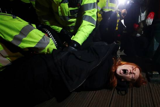 Woede over optreden Londense politie bij wake Sarah: ‘Totaal onacceptabel’