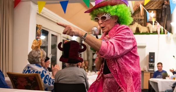 Carnaval in Almeloos verzorgingshuis: 'Ze vinden het echt geweldig' - Tubantia