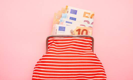 Kan er zomaar beslag op je AOW worden gelegd als je schulden hebt?