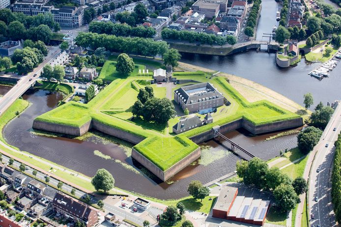 Fonkelnieuw Historische Citadel als startplaats Vuelta in Den Bosch | Den JH-91