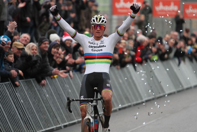 Mathieu van der Poel ook oppermachtig in Heusden-Zolder ...