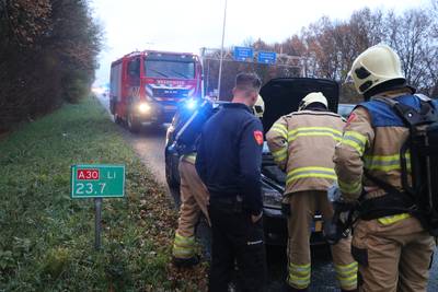 Toevallig passerende brandweerman blust autobrand op A30