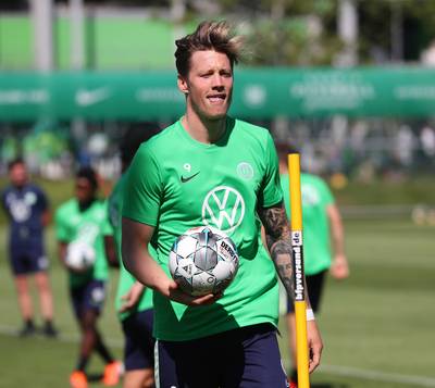 Weghorst verlengt contract bij VfL Wolfsburg: ‘Geniet hier van elke minuut’
