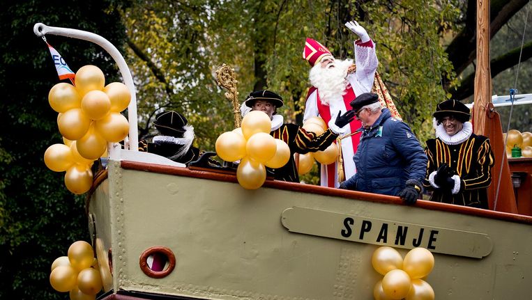 Zie Ginds Komt De Stoomboot Maar Klopt Dat Wel Komt Sinterklaas Uit Spanje Naar Nederland De Volkskrant