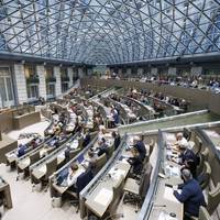 Vlaams Parlement keurt begroting goed en bespaart ook 23 miljoen euro op eigen werking