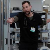 ‘The Pitt’ seizoen 2: hoe een ziekenhuisserie de Amerikaanse samenleving genadeloos fileert