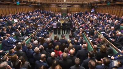 Brits parlement bezorgt May nederlaag: brexitplan nog complexer