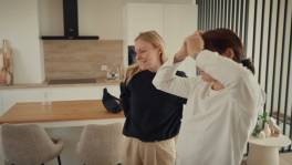 Kim en Paulien krijgen een emotioneel afscheidscadeau