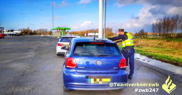 Politie controleert huurauto in Zevenbergschen Hoek: bijrijder blijkt verdachte in fraudezaak - BN D