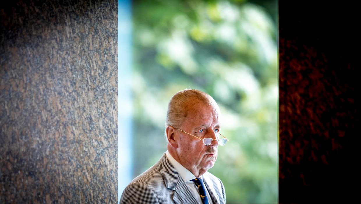 Theo Hiddema (FvD) spreekt gemeenteraad toe | Het Parool