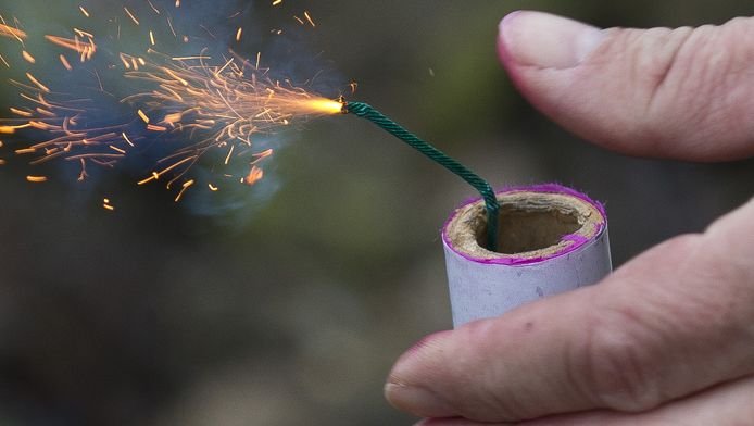 Hand Compleet Van Arm Jongen Gerukt Door Vuurwerk Binnenland Ad Nl