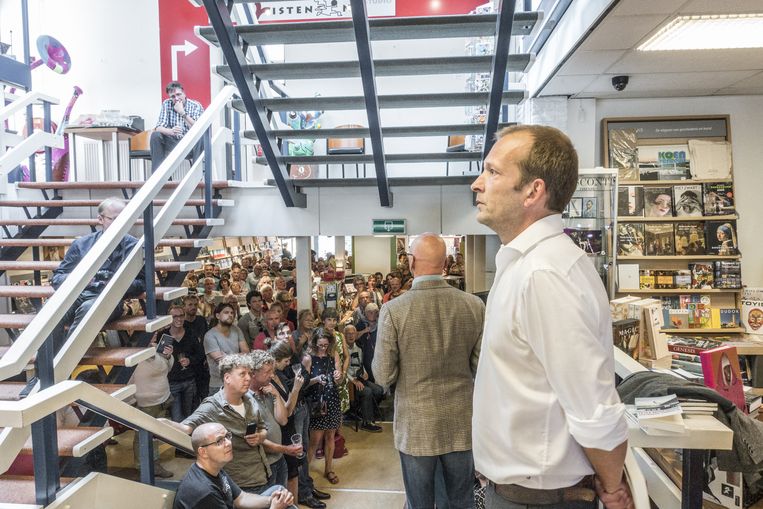 Nestbevuilende Schrijver Toch Welkom In Emmen De Volkskrant