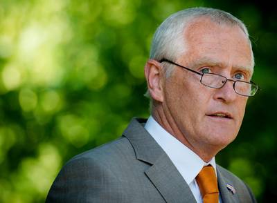 Oud-generaal Van Uhm gaat orde op zaken stellen bij Amsterdamse brandweer