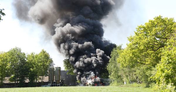 Landbouwvoertuig gaat in vlammen op in Hancate | Hellendoorn - Tubantia