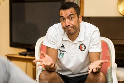 Van Bronckhorst: Over toekomst nagedacht, maar ik wil ook horen wat de club wil
