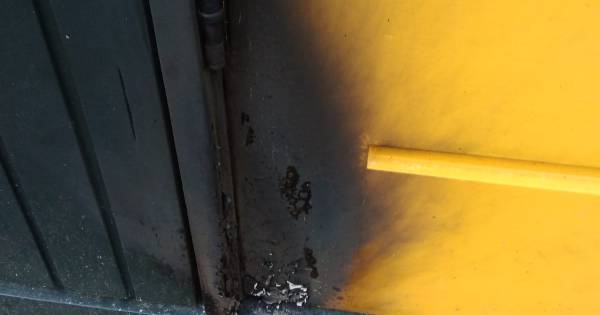 Brandstichting bij omstreden sekshut in Reutum: ‘Dit gaat echt te ver'.