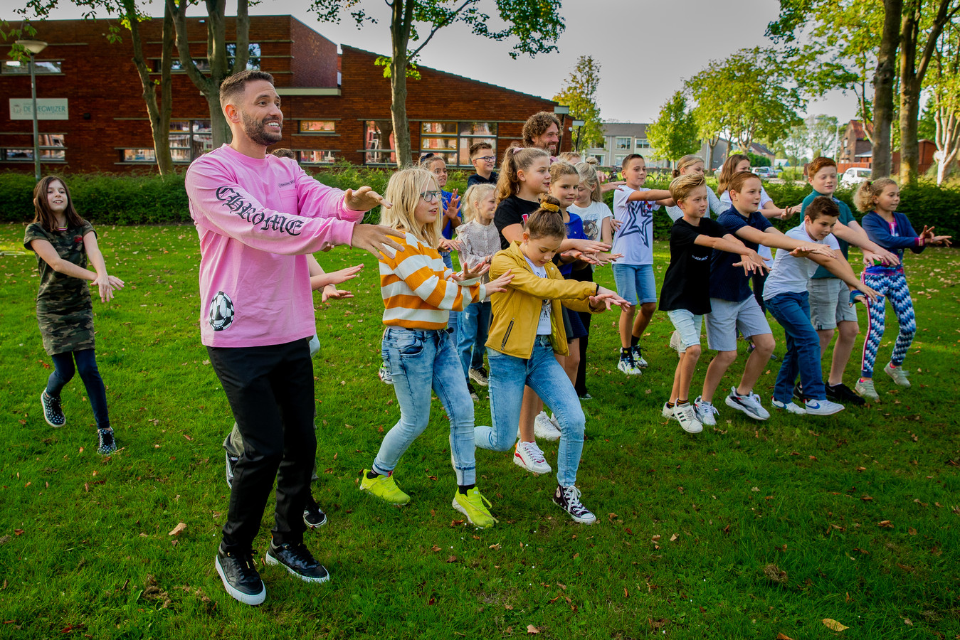 Meester Jesper is de held op TikTok ‘Kinderen leren in mum van tijd lastige rekensommen’ Foto