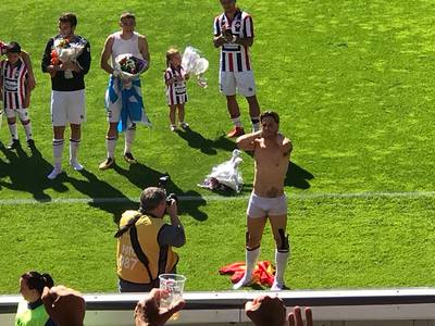 Geëmotioneerde Sol mag alleen zijn onderbroek aanhouden