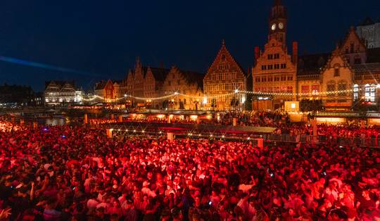 Pleinen op de Gentse Feesten bleven vrijdag uur langer open door massale drukte: ‘Dit was een veiligheidsmaatregel’