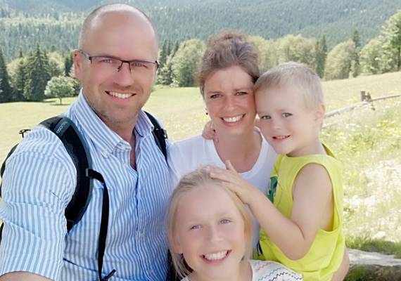 Nederlandse Inge (37) vluchtte uit Oekraïne: “Mijn zoontje vraagt steeds wanneer we weer naar huis gaan”
