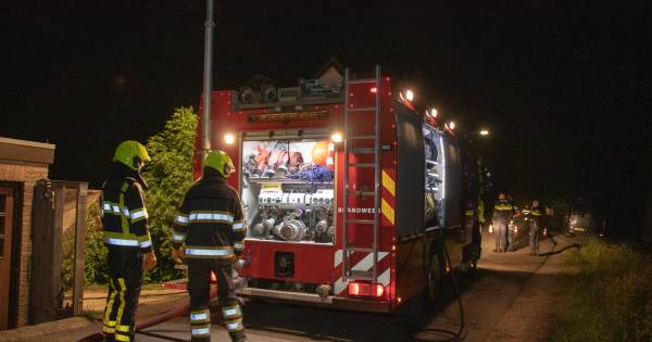 Hulpverleners verliezen kostbare tijd op smalle dijken vol auto's - BD.nl