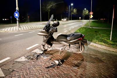 Bestuurder van motorscooter gewond in Oploo