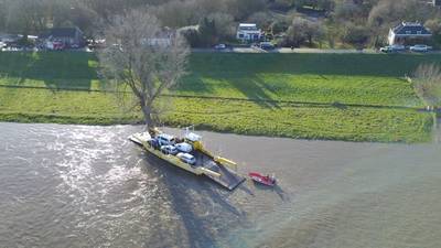 Veerpont Lith-Alphen afgedreven door gebroken kabel, bekijk de dronebeelden