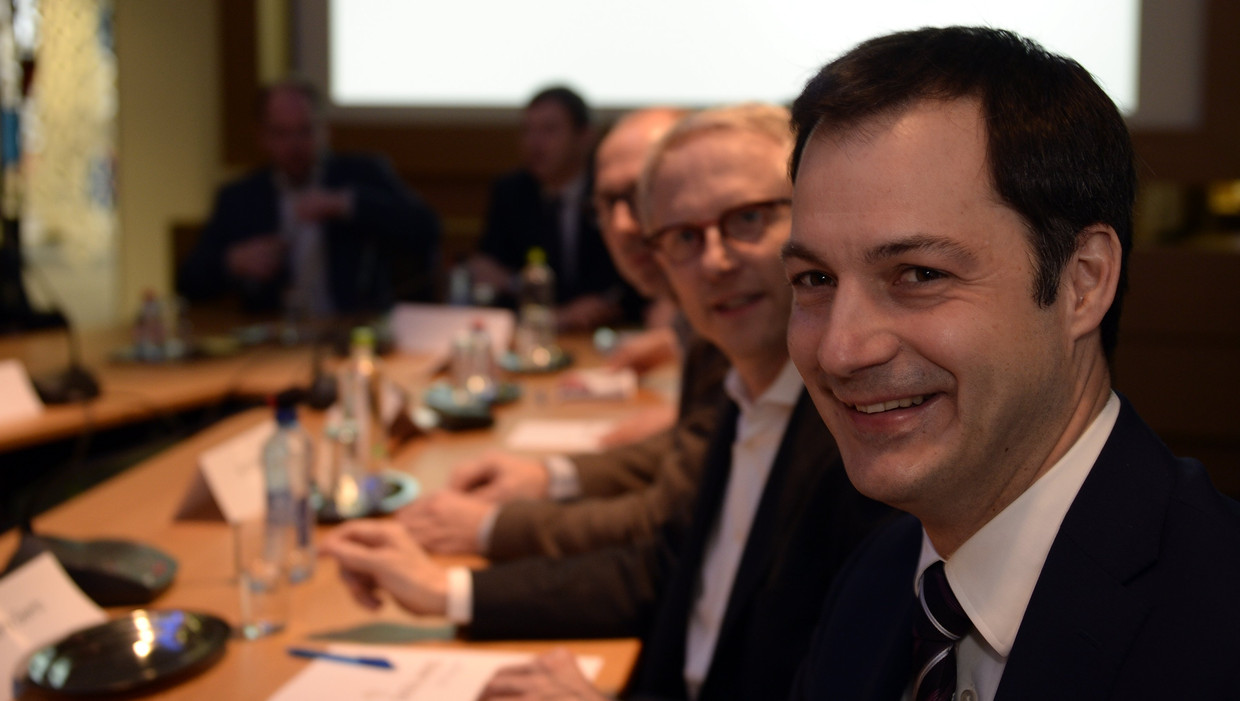 Alexander De Croo gaat België op de digitale kaart zetten | De Morgen