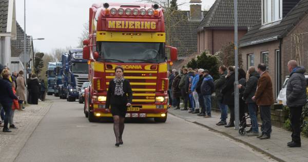 Naar de laatste rustplaats met zijn eigen truck - Tubantia