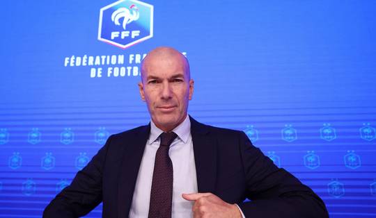 Voormalig sterspeler Zinédine Zidane krijgt Franse nationale ploeg onder zijn hoede