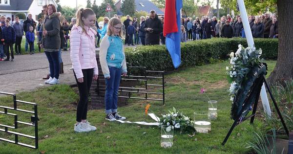 Vechtdal is twee minuten stil voor oorlogsslachtoffers | 4 mei | Dodenherdenking - De Stentor