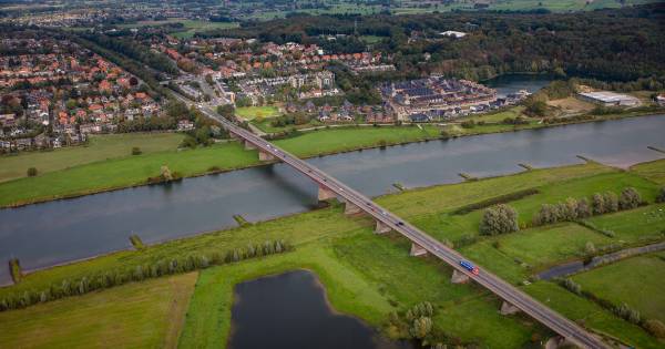 Politiek wil antwoord op de vraag: Is de Rijnbrug tussen Kesteren en Rhenen wel veilig?