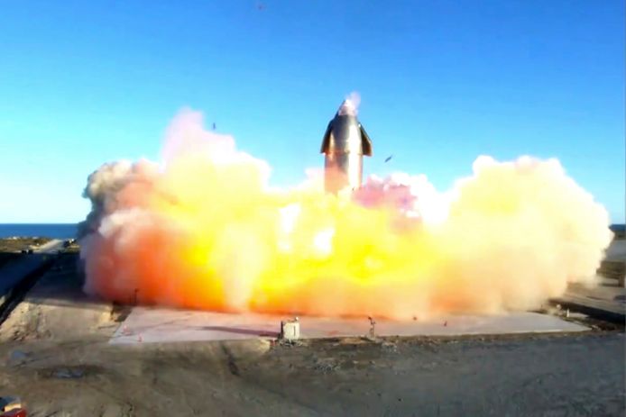Een prototype van de Starship-raket van ruimtevaartbedrijf SpaceX is woensdag geëxplodeerd bij de landing.