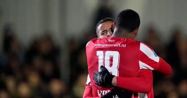 Psv Toch Langer Door Met Energiedirect Nl Als Rugsponsor In Deze Tijd Fantastisch Nieuws Psv Ed Nl