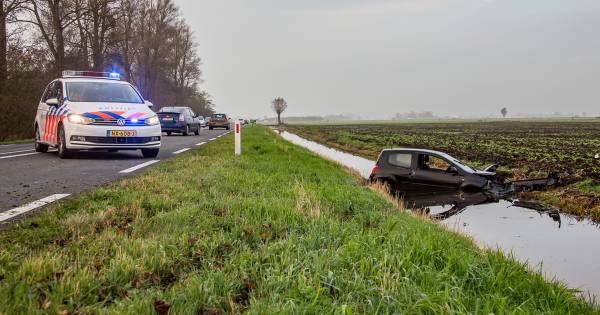 Auto te water bij Kockengen | Woerden - AD.nl