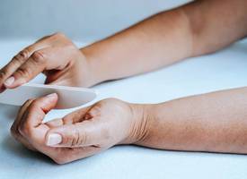 Gescheurde nagels voorkomen? Volg deze 7 tips van een expert