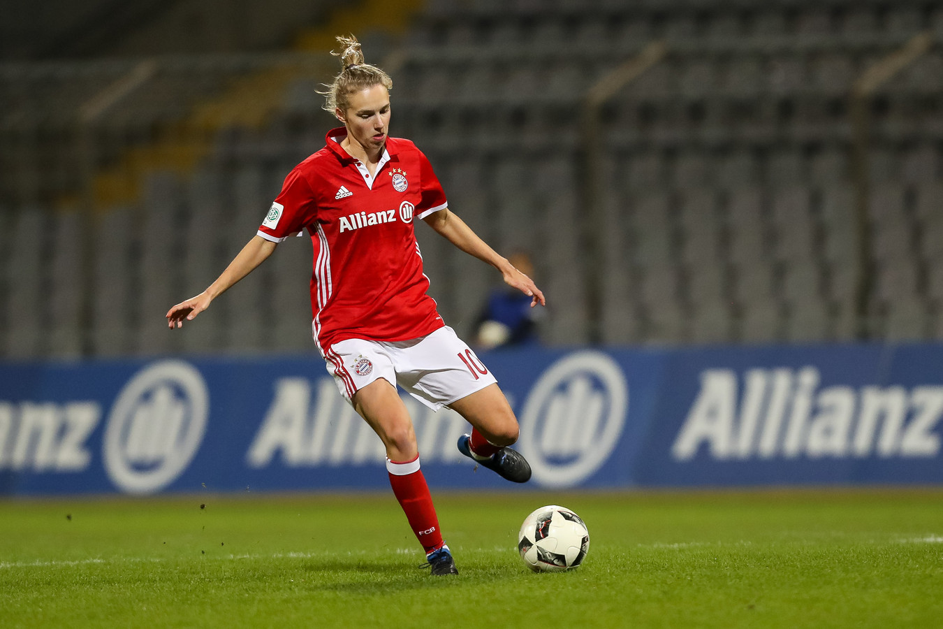 Miedema wordt vierde Nederlandse voetbalster bij Arsenal ...