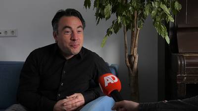 Hans bespeelde een NS-piano, en ging tot zijn eigen verbazing viral