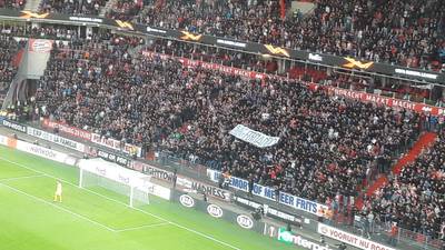 Philips Stadion applaudisseert voor Fernando Ricksen