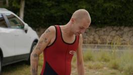 Ziet Sam Gooris gaan, met z'n versleten basketsloefkes aan