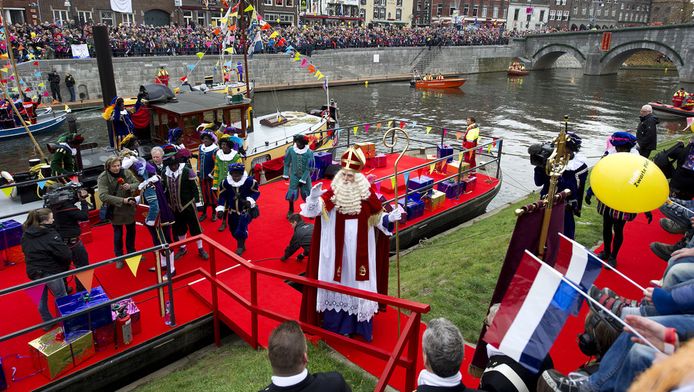Sinterklaas Komt Aan In Roermond Binnenland Ad Nl